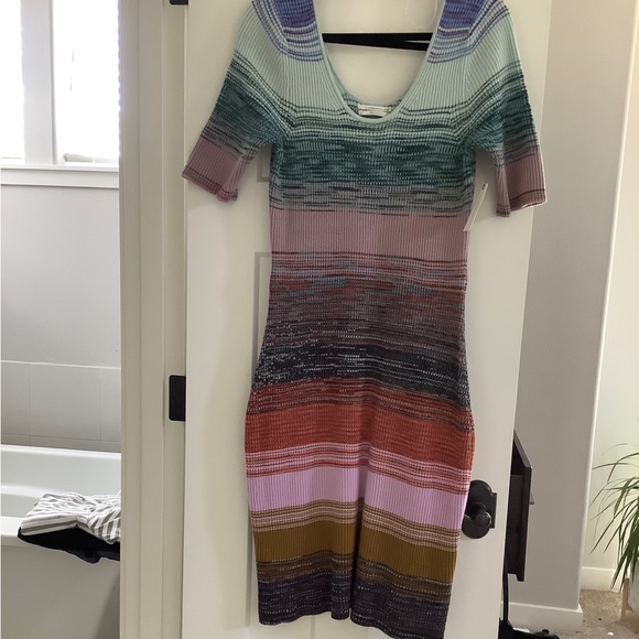 Knit short sleeve dress - Picture 3 of 6